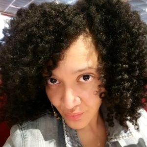 Meet your Posher, Desiree